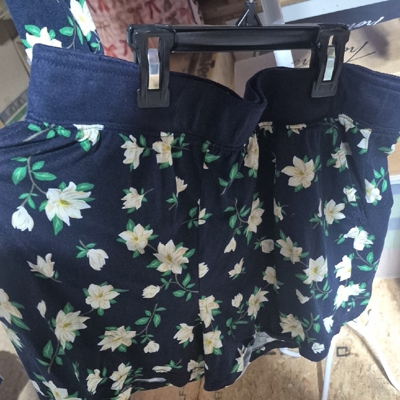 Draper James Navy Floral Lounge Set - Picture 7 of 10